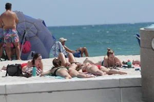 Deerfield Beach girls in bikinis