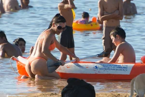 Candid beach girls in thongs