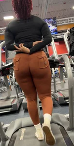 iNSANE LIGHT SKIN RED HEAD EBONY WIT craZ PHAT ASS(tread mill)