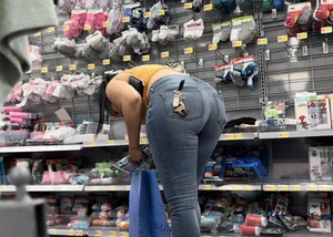 Phat Ass Puerto Rican Milf Can’t stop bending over in front of me / AE Jeans / Walmart