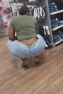 Thick Ebony w/ Big Ass bending over & squatting