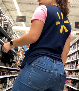 Walmart worker with thick ass (NOT-OC) credit TA candids
