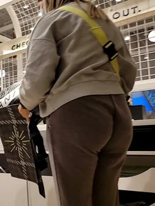 Teen booty in joggers