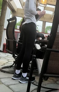 Skinny girl leggings