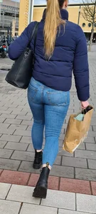 Dutch jeans ass