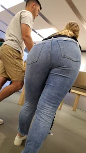Apple store girl in tight jeans with a nice booty