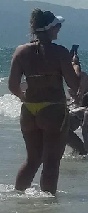 Big booty white chick in a yellow thong at the beach