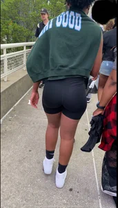 Bubble butt in legging shorts