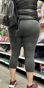 Big booty couldn’t resist the bendover‼️