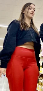 Chic in red leggings‼️
