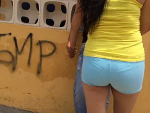 Big booty babe in blue shorts with vpl