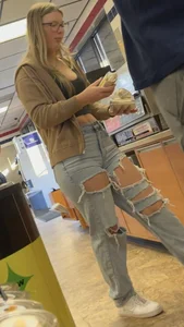Caught By A Fresh Blonde Pawg, Then The Show Starts