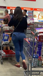 Perfect round ass in leggings/Milf in jeans