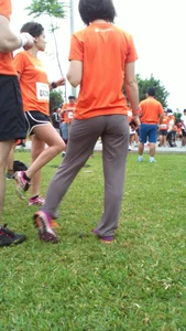 Running chick in grey sweats with a nice ass and wedgie