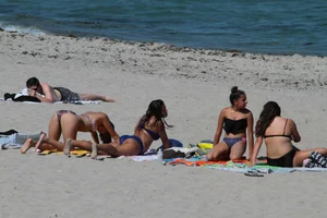 Florida beach and bikini girls