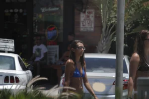 Even more hot and sexy bikini babes in Florida