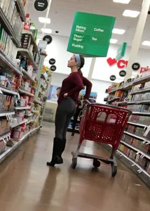 Target girl shopping in grey leggings with a nice ass and vpl