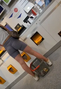 German Gym girl in Store🍑[maybe busted]