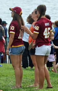 3 Washington friends in short shorts
