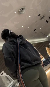 Sexy bubble butt in tight green leggings at the mall