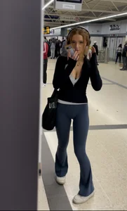 Skintight cute hottie, didn’t mind being recorded. (OC)