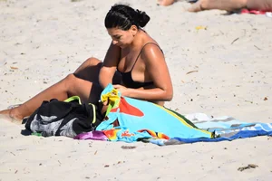 Thick mature brunette bikini lady on the beach with a nice body