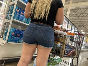 That’s a whole lotta ass on this blonde Latina