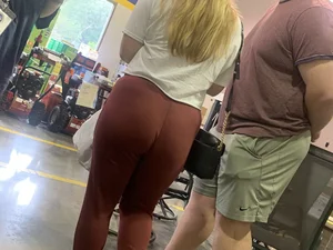 Big booty older lady in tight sweats
