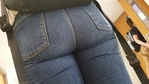 College girls nice booty in tight jeans