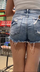 2 petite latinas in shorts+vid