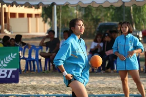Thai candid volleyball girls