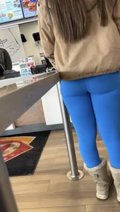 Hot babe ordering food in bright blue leggings