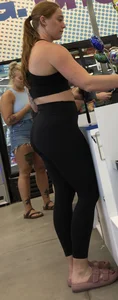 Thicc fit blonde in leggings at the checkout
