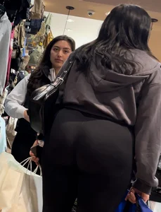 THICK WHITE GIRL SHOPPING