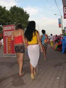 Candid beach and bikini babes