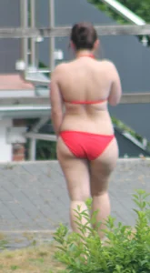 Thick babe in the backyard in red bikini