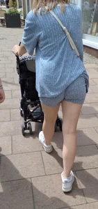 Sexy milf with pretty face and great ass