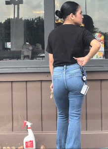 Petite Latina window washer BENDS for me  (OC)