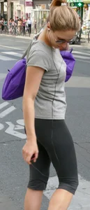 Skinny babe in leggings with some serious vpl