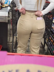 Out In The Wild 26 (The Phattest ass i cap this year) Epic Bubble!
