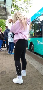 Bus Stop Nike Chick Blonde