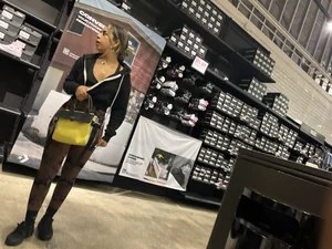 Fit Latina shopping (oc)