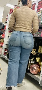 Latina baddie nice phattie in jeans‼️