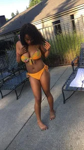 Hot Girl With Great Legs And Big Boobs in a Swimsuit Candid Creepshot