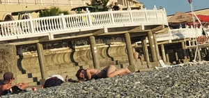 Hot Candid Girl in a Swimsuit Chilling on a Beach With Her Boyfriend Creepshots Series
