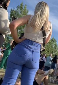 Perfect shape blonde bubble ass ( not oc )