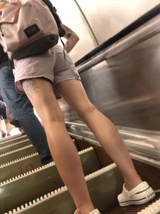 Sexy Legs With Tattoos - Girl in Shorts Escalator Creepshots