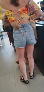 Short shorts, delicious legs