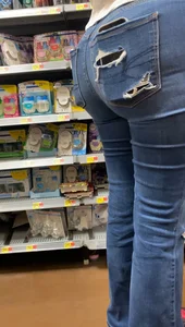 Sexy latina milf with great ass