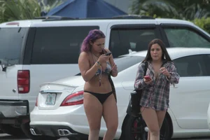 Deerfield Beach girls in bikinis